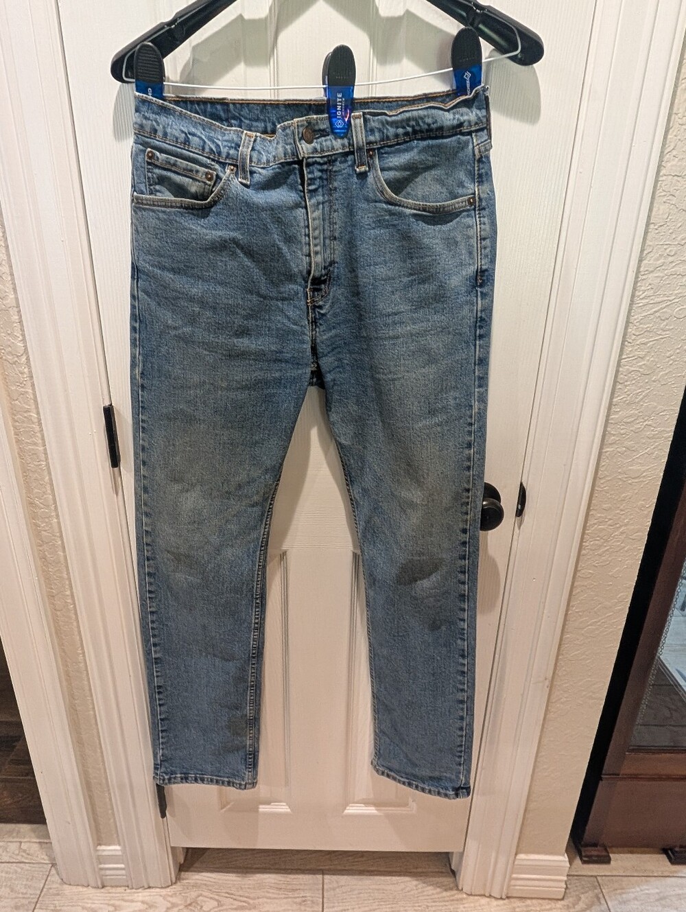 Classic Levi's 505 Men's Light Blue Denim Jeans
